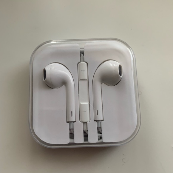 Brand New Apple Earbuds - Picture 1 of 2